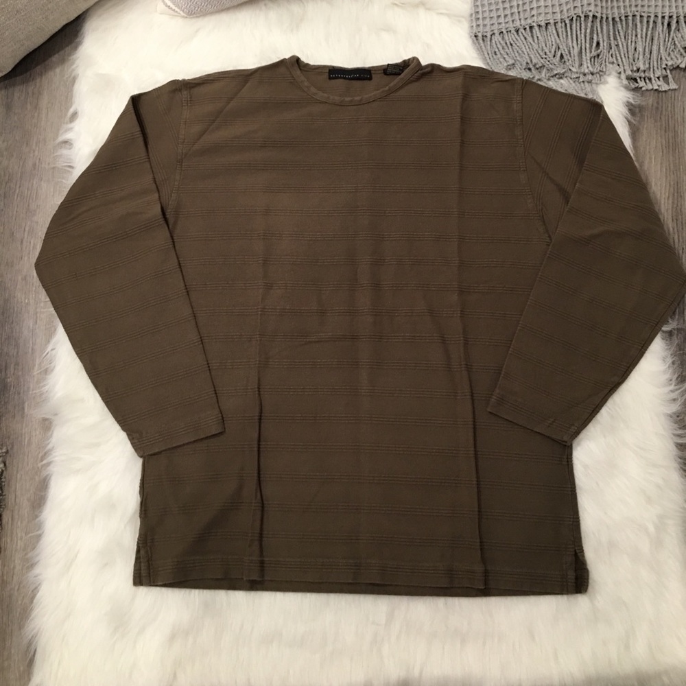 Metropolitan View Large Long Sleeve Crewneck Shirt